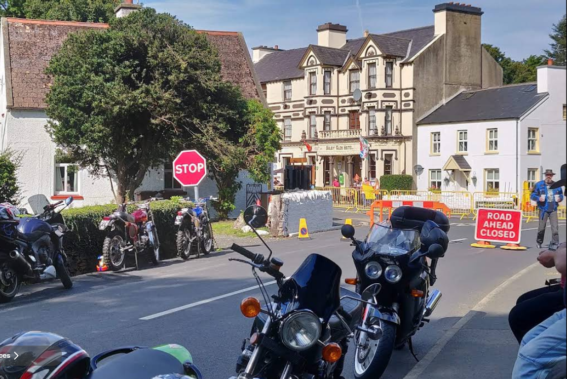 Motorbikes lined up outside the Sulby Glen Hotel